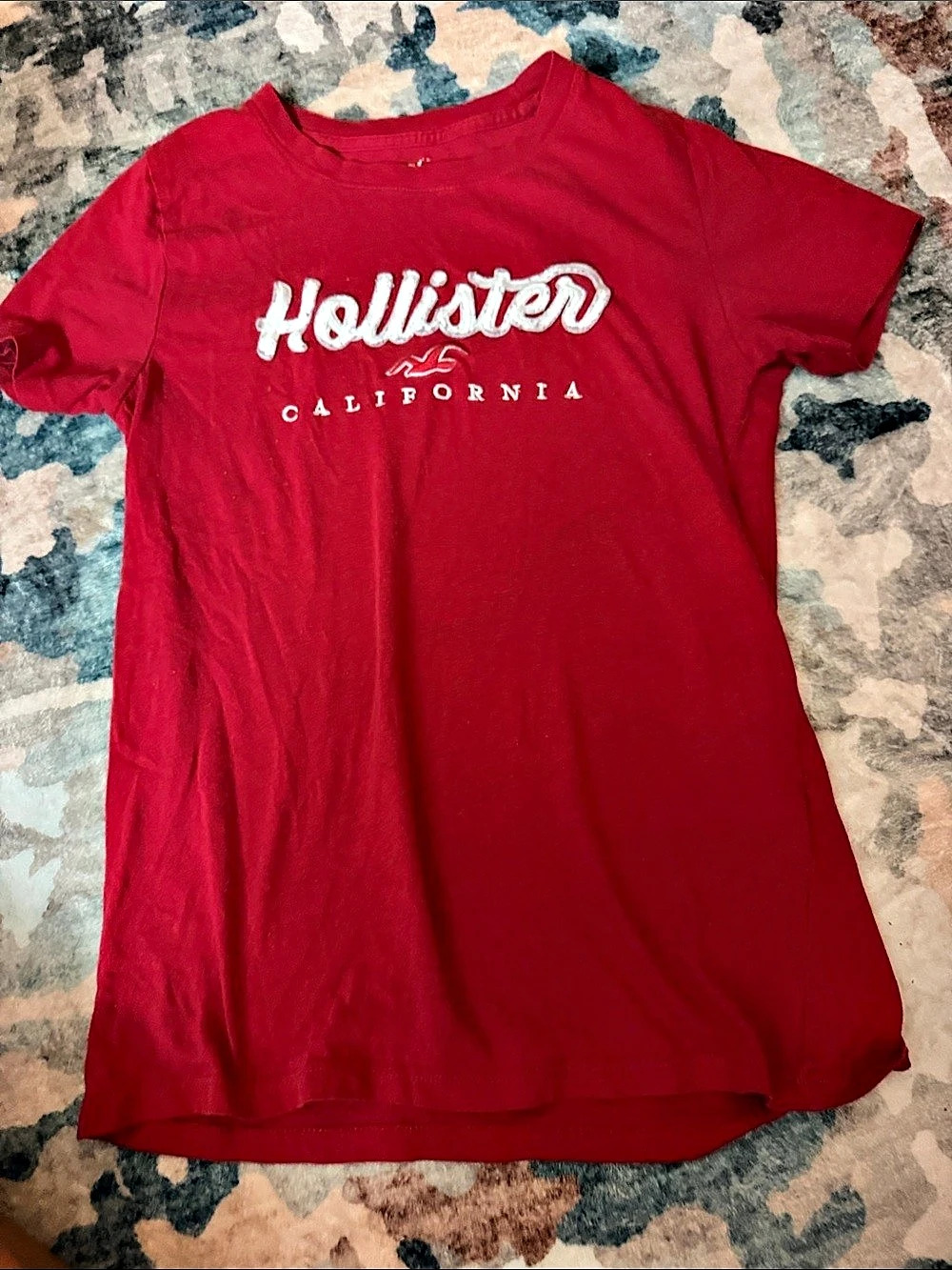 Hollister Short Sleeve Logo Tee in Red